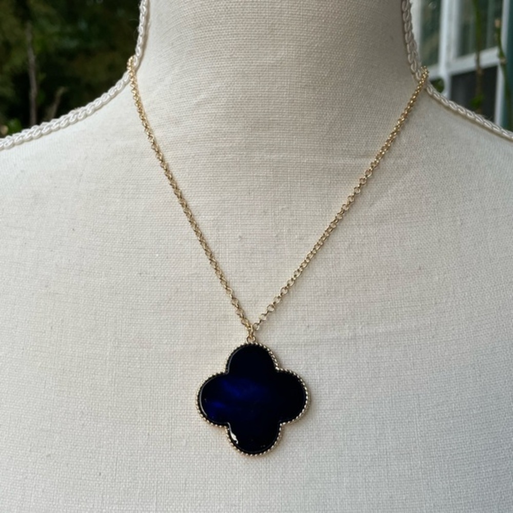 BLUE SINGLE FLOWER  NEW ARRIVALS STATEMENT NECKLACE